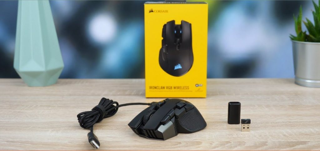 Corsair Ironclaw RGB unboxed and display accessories
