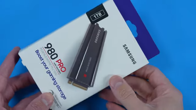 Samsung 980 Pro NVMe SSD with Heat Sink